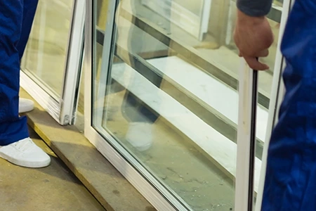 Commercial Glass Repair Technician in Tarpon Springs, FL